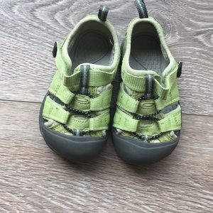 Keen Size 6 Toddler Shoes